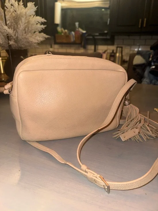 Saint Laurent Beige Leather Crossbody Lou Camera Bag with Tassel - Picture 4 of 9